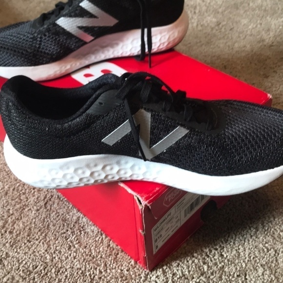 New Balance Running Course Shoes - Picture 3 of 7